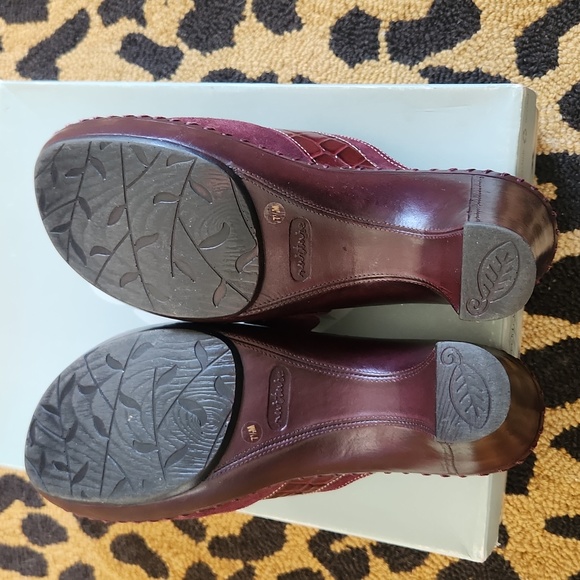 Nuture Leather Suede Clogs - Picture 11 of 14